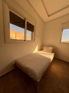 Ένα ή περισσότερα κρεβάτια σε δωμάτιο στο Taza Apartment Hotel With Restaurant & Parking +85 φωτογραφίες