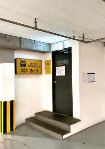 Gallery image of INSOMNIA Hotel in Hyomoktong-Ilgu