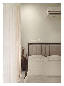 Ένα ή περισσότερα κρεβάτια σε δωμάτιο στο The Urban Nest - With Pvt Balcony