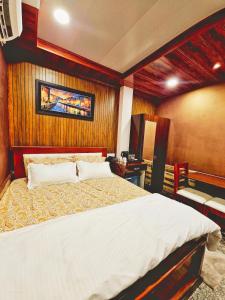 Ένα ή περισσότερα κρεβάτια σε δωμάτιο στο Black bird hotel and restaurant