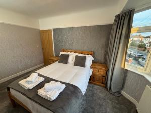 Una cama o camas en una habitación de Morton suite