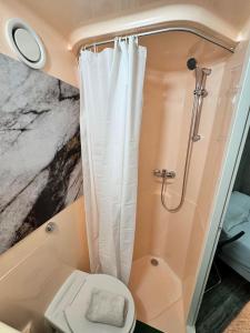 Ένα μπάνιο στο Class'Eco Chambly