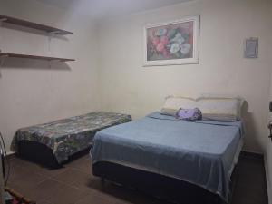 En eller flere senge i et værelse på Loft Praia do Sonho