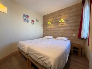 Postel nebo postele na pokoji v ubytování Résidence Christiana 307 Clés Blanches Courchevel