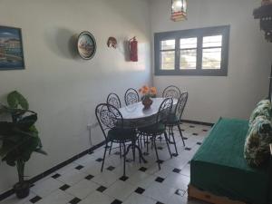 a dining room with a table and chairs at Maison Etoile De Mer 2 in Skhirat