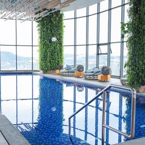 Bazén v ubytování Sweet Home - Homestay apartment system at Citadines Marina Ha Long building nebo v jeho okolí