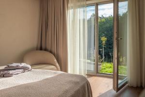 Ένα ή περισσότερα κρεβάτια σε δωμάτιο στο Aukštoji Liškiava