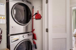 Fotografie z fotogalerie ubytování Book Entire Complex! Cushy Quad Bungalows! v destinaci Gulf Shores