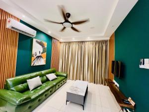 Et tv og/eller underholdning på 3BR Apartment Above Boulevard Mall WINDENBURG