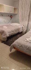 Ένα ή περισσότερα κρεβάτια σε δωμάτιο στο Modern Gorgeous 2 Bd Escape in Volos