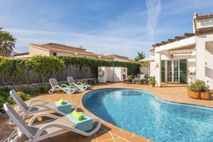 Swimmingpoolen hos eller tæt på Villa Sara