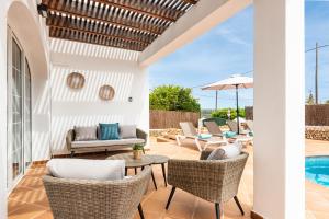 Swimmingpoolen hos eller tæt på Villa Sara