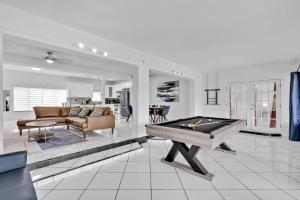 Комнаты для игр в Waterfront Pool Home Games, 10 min to Beach