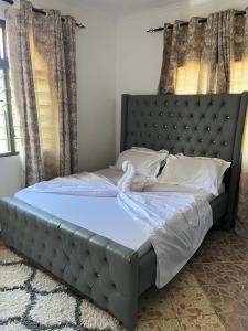 Ένα ή περισσότερα κρεβάτια σε δωμάτιο στο RainesHouse