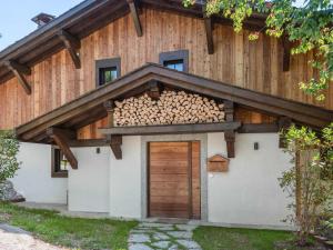 El edificio en el que está el chalet de montaña