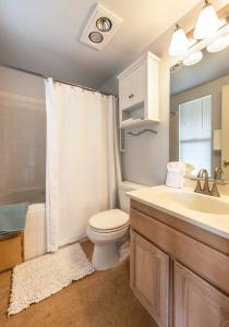 a bathroom with a toilet and a sink and a tub at 28 Lodge in Hood River
