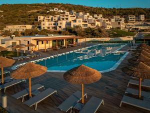 Πισίνα στο ή κοντά στο Heromylos Resort And Spa