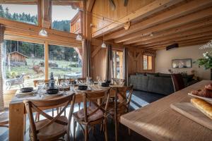 Εστιατόριο ή άλλο μέρος για φαγητό στο Chalet Woodline - OVO Network