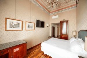 Ένα ή περισσότερα κρεβάτια σε δωμάτιο στο Phi Hotel Principe