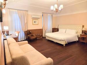 Ένα ή περισσότερα κρεβάτια σε δωμάτιο στο Phi Hotel Principe