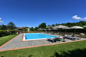 Πισίνα στο ή κοντά στο La Pietraia by VacaVilla