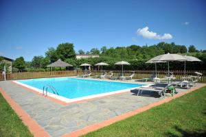 Πισίνα στο ή κοντά στο La Pietraia by VacaVilla