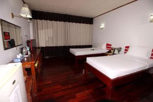Katil atau katil-katil dalam bilik di Myanmar Life Hotel