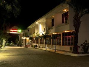 Bangunan di mana terletaknya hotel