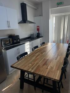 Kuchyň nebo kuchyňský kout v ubytování Hendham Rooms