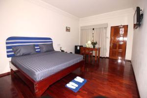 Katil atau katil-katil dalam bilik di Myanmar Life Hotel