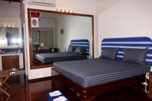 Ruang duduk di Myanmar Life Hotel