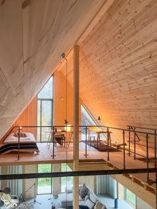 En eller flere senge i et værelse på Architectural Longhouse Near Denmark's Best Beach + 32 billeder