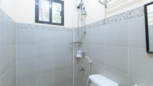 O baie la RedDoorz @ Hilarion's Farm Majayjay, Laguna +52 fotografii