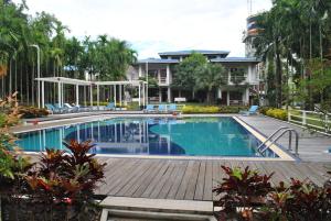 Kolam renang di atau dekat dengan Myanmar Life Hotel