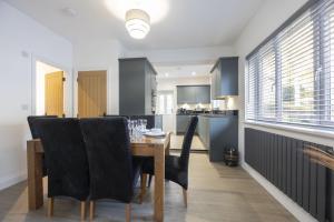 Una cocina o cocineta en Beautiful 3-Bed Home with Hot Tub in Ross-on-Wye
