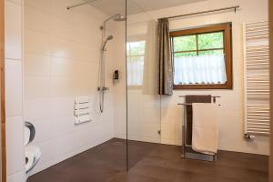 Koupelna v ubytování Holzwurm Apartments + 103 fotografií