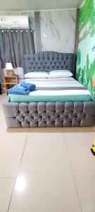 a bedroom with a bed with a blue tufted mattress at Cabins yafeth osa drake bay in Drake