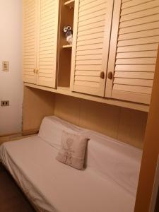 En eller flere senge i et værelse på Casa vacanze ORCHIDEA BIANCA