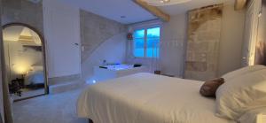 Postel nebo postele na pokoji v ubytování La tête dans les nuages