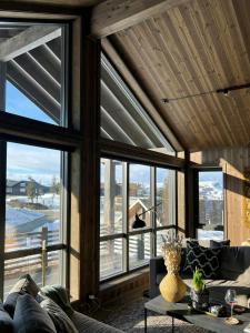 Posezení v ubytování Modern Cabin With Views Of Skeikampen + 24 fotografií