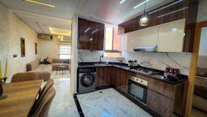 Η κουζίνα ή μικρή κουζίνα στο Stay here in fez +11 φωτογραφίες