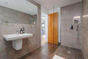 Et badeværelse på Silvermere + 72 billeder