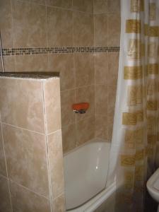 a bathroom with a tub and a toilet and a sink at La casa de los Abuelos in Costa del Este +2 photos