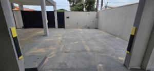 an empty parking lot in front of a fence at Apartamento Barra Vento 2 in Guriri