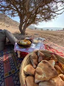 Jídlo v hostelu nebo okolí