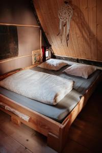 Postel nebo postele na pokoji v ubytování La Ferme des Histoires Mélangées