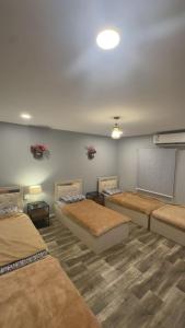 Ένα ή περισσότερα κρεβάτια σε δωμάτιο στο شقه خاصه