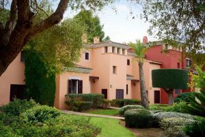 Vườn quanh Marriott’s Club Son Antem