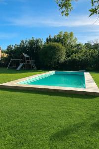 Bazén v ubytování Casa de campo en Torres nebo v jeho okolí