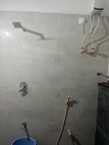 Un baño de Sri Madhavam Home Stay